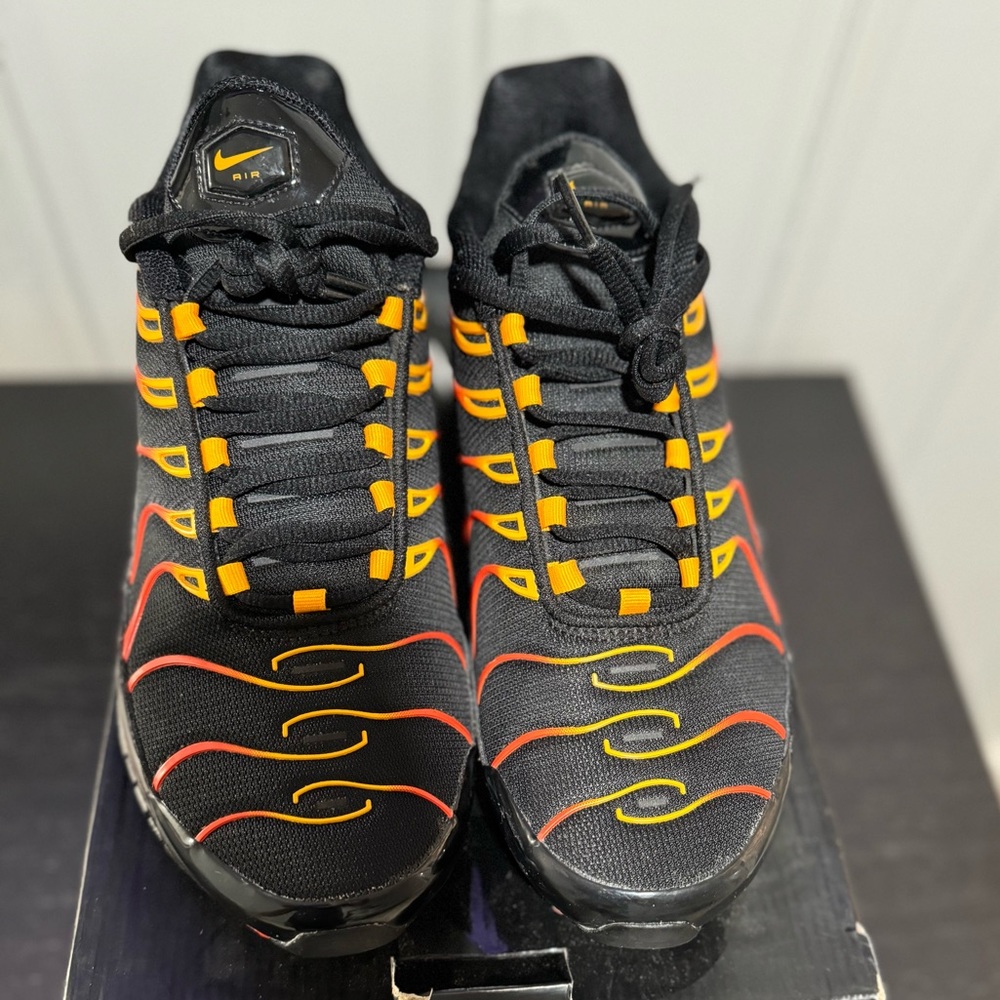 Good used condition Men’s Nike Air max 97 Plus “Shock Orange” size 10.5